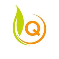 lettre q eco logo concept avec icône feuille verte vecteur