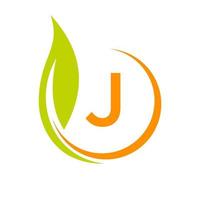 concept de logo éco lettre j avec icône feuille verte vecteur