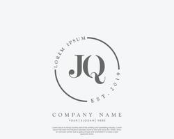 lettre initiale jq logo féminin monogramme de beauté et design de logo élégant, logo manuscrit de signature initiale, mariage, mode, floral et botanique avec modèle créatif vecteur