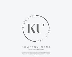 lettre initiale ku monogramme de beauté logo féminin et design de logo élégant, logo manuscrit de signature initiale, mariage, mode, floral et botanique avec modèle créatif vecteur