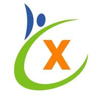 logo de la santé humaine sur la lettre x. logo de soins de santé, vecteur de modèle de logo médical de signe bio