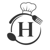 logo du restaurant sur le concept de la lettre h avec toque, cuillère et fourchette pour le logo du restaurant vecteur