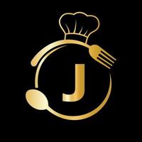 logo du restaurant sur la lettre j avec chapeau de chef, symbole de cuillère et de fourchette pour signe de cuisine, icône de café, restaurant, image vectorielle d'entreprise de cuisine vecteur