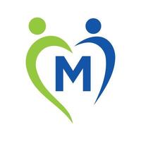 logo de soins communautaires sur le modèle vectoriel lettre m. travail d'équipe, cœur, personnes, soins familiaux, logos d'amour. fondation caritative signe de don de charité créatif