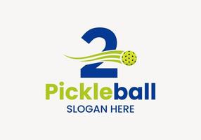 concept de logo lettre 2 pickleball avec symbole de pickleball en mouvement. modèle de vecteur de logo de boule de cornichon