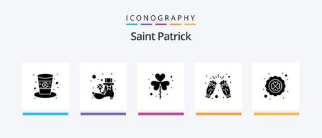 pack d'icônes saint patrick glyphe 5 comprenant le trèfle. fête. feuille. boire. célébrer. conception d'icônes créatives vecteur