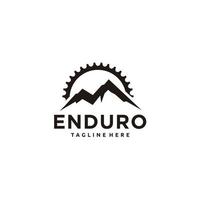 combinaison de chaîne de vitesse de conception de logo d'enduro de cycle de vélo de montagne vecteur