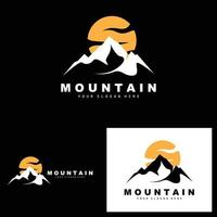 création de logo de montagne, lieu de vecteur pour randonneur amoureux de la nature