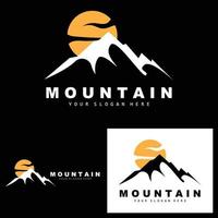 création de logo de montagne, lieu de vecteur pour randonneur amoureux de la nature