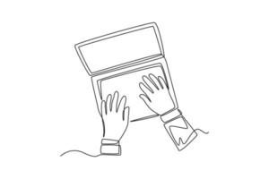 une seule ligne dessinant les mains au travail sur un clavier d'ordinateur portable avec écran vierge. notion de médias sociaux. illustration vectorielle graphique de conception de dessin en ligne continue. vecteur