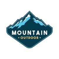 création de logo de modèle de vue sur la montagne. logo du camping. vecteur
