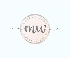 logo féminin initial mw. utilisable pour les logos nature, salon, spa, cosmétique et beauté. élément de modèle de conception de logo vectoriel plat.