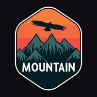 montagne aventure en plein air étiquette vector illustration rétro vintage badge autocollant et t-shirt design