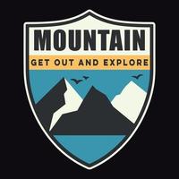 montagne aventure en plein air étiquette vector illustration rétro vintage badge autocollant et t-shirt design