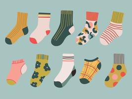 collection de chaussettes élégantes en coton et laine de différentes textures isolées sur fond pastel. ensemble d'articles de mode de vêtements. ensemble moderne de vêtements ou de vêtements. illustration de dessin animé plat. vecteur