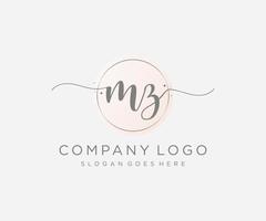 logo féminin mz initial. utilisable pour les logos nature, salon, spa, cosmétique et beauté. élément de modèle de conception de logo vectoriel plat.