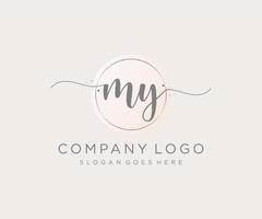 initial mon logo féminin. utilisable pour les logos nature, salon, spa, cosmétique et beauté. élément de modèle de conception de logo vectoriel plat.