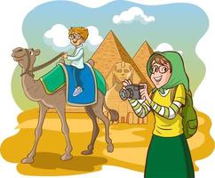fille photographe prend une photo des pyramides égyptiennes