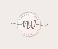 logo féminin nv initial. utilisable pour les logos nature, salon, spa, cosmétique et beauté. élément de modèle de conception de logo vectoriel plat.