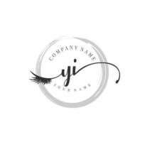 initiale yi logo écriture salon de beauté mode luxe moderne monogramme vecteur