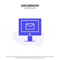 nos services courrier informatique service de chat icône de glyphe solide modèle de carte web vecteur