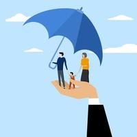 concept de protection contre les risques, assurance-vie, famille avec mari et femme et enfants à la main avec protection parapluie, protection familiale pour s'assurer que les membres seront soutenus financièrement. vecteur