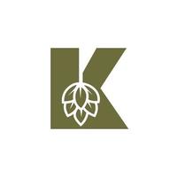 lettre initiale k logo de brassage avec modèle vectoriel d'icône de bière