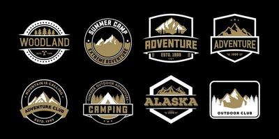 insigne d'aventure et logos pour tshirt, emblème, autocollant et marchandise vecteur
