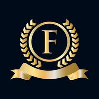 sceau, couronne de laurier d'or et ruban sur le concept de la lettre f. élément de logo de crête héraldique de luxe or vecteur de laurier vintage