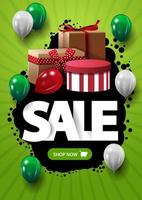 vente, bannière de réduction verte verticale avec bouton, tache, ballons et coffrets cadeaux vecteur