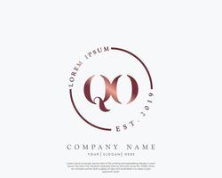 initiale lettre qo féminin logo beauté monogramme et élégant logo conception, écriture logo de initiale signature, mariage, mode, floral et botanique avec Créatif modèle vecteur
