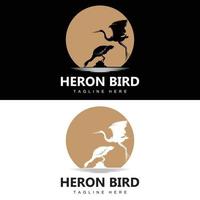 création de logo oiseau héron cigogne, oiseau héron volant sur le vecteur de la rivière, illustration de la marque du produit