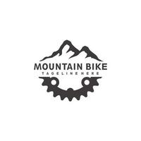 combinaison de chaîne de vitesse de conception de logo d'enduro de cycle de vélo de montagne vecteur