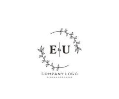 initiale UE des lettres magnifique floral féminin modifiable premade monoline logo adapté pour spa salon peau cheveux beauté boutique et cosmétique entreprise. vecteur