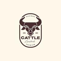 animal tête cornu taureau vache bétail bétail rétro ancien badge logo conception vecteur