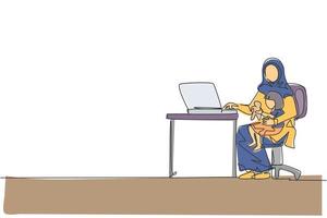 un seul dessin au trait d'une jeune maman islamique travaille à la maison tout en tenant sa fille sur l'illustration vectorielle des genoux. heureux concept parental de famille musulmane arabe. conception de dessin de ligne continue moderne vecteur