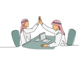 un seul dessin au trait d'un jeune directeur marketing musulman heureux donnant un geste à cinq mains. arabie saoudite avec kandora, foulard, thobe, ghutra. illustration vectorielle de ligne continue dessiner conception vecteur