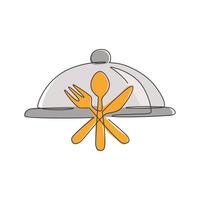 un dessin en ligne continue de la cloche de couverture du plateau alimentaire avec fourchette, cuillère et couteau pour l'emblème du logo du restaurant. concept de modèle de logo de café de luxe. illustration vectorielle de dessin à une seule ligne moderne vecteur