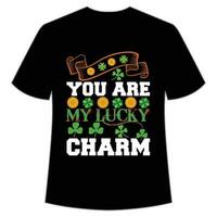 vous sont mon chanceux charme st patrick's journée chemise impression modèle, chanceux charmes, irlandais, toutes les personnes a une peu la chance typographie conception vecteur