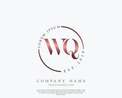 initiale lettre qq féminin logo beauté monogramme et élégant logo conception, écriture logo de initiale signature, mariage, mode, floral et botanique avec Créatif modèle vecteur