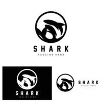 logo de requin, illustration vectorielle de poisson sauvage, prédateur de l'océan, icône de conception de marque de produit vecteur