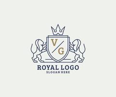 modèle initial de logo vg lettre lion royal luxe dans l'art vectoriel pour restaurant, royauté, boutique, café, hôtel, héraldique, bijoux, mode et autres illustrations vectorielles.