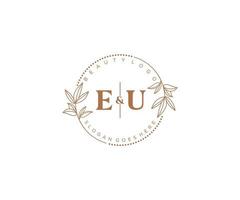 initiale UE des lettres magnifique floral féminin modifiable premade monoline logo adapté pour spa salon peau cheveux beauté boutique et cosmétique entreprise. vecteur