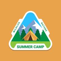 Logo de conception graphique d'insigne d'aventure de camping sauvage vecteur