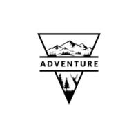 ancien logo badge pour Montagne camping aventure vecteur