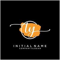 initiale ty féminin logo collections modèle. écriture logo de initiale signature, mariage, mode, bijoux, boutique, floral et botanique avec Créatif modèle pour tout entreprise ou entreprise. vecteur