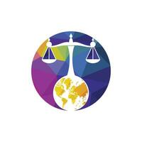 concept de logo de tribunal international et de cour suprême. échelles sur la conception d'icône de globe. vecteur