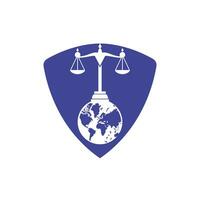 concept de logo de tribunal international et de cour suprême. échelles sur la conception d'icône de globe. vecteur