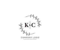 initiale kc des lettres magnifique floral féminin modifiable premade monoline logo adapté pour spa salon peau cheveux beauté boutique et cosmétique entreprise. vecteur