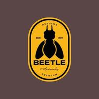 animal insecte cerf scarabée ailes mouche badge ancien rétro logo conception vecteur